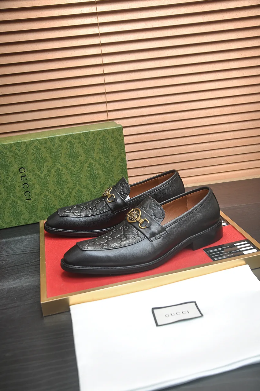 Men's shoes💰460💶Italy's top luxury men's shoes giant [GUCCI Gucci] has a new model 🍃Original European style🔰 Pleasant to the eye😍In order to make the shoes more durable and non-deformable🌀The production continues to follow traditional methods but there is still no lack of innovation💪The original cowhide is chosen for the leather♻️ Smooth, natural and exceptionally bright⭐Made of imported cowhide, the first choice of the rich 38-45 (45 customized)